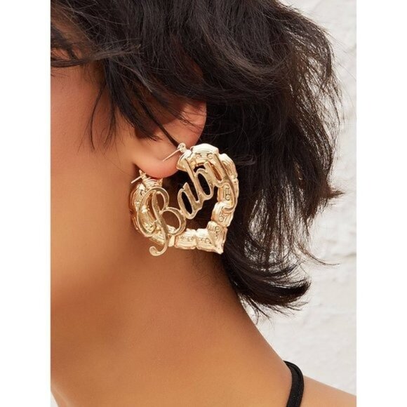 BABY NAME PLATE Small Gold Bamboo Earrings EIGHTIES HIP HOP PARTY CUTE FUN HEART - Picture 1 of 2